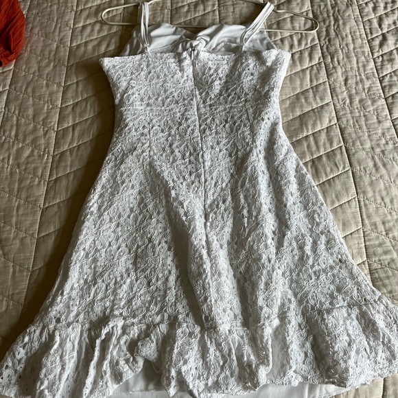 Lace Mini Cutout dress - Picture 5 of 8